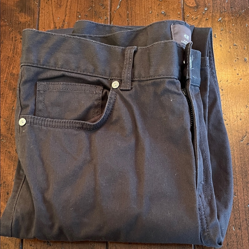 H&M Dark Gray Chinos. Size 29/32.